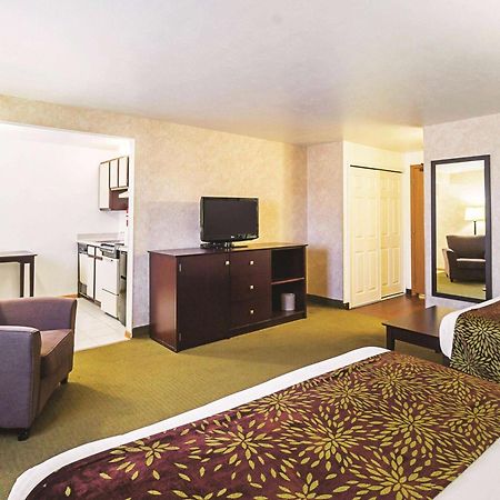 מלון La Quinta By Wyndham וודברן מראה חיצוני תמונה